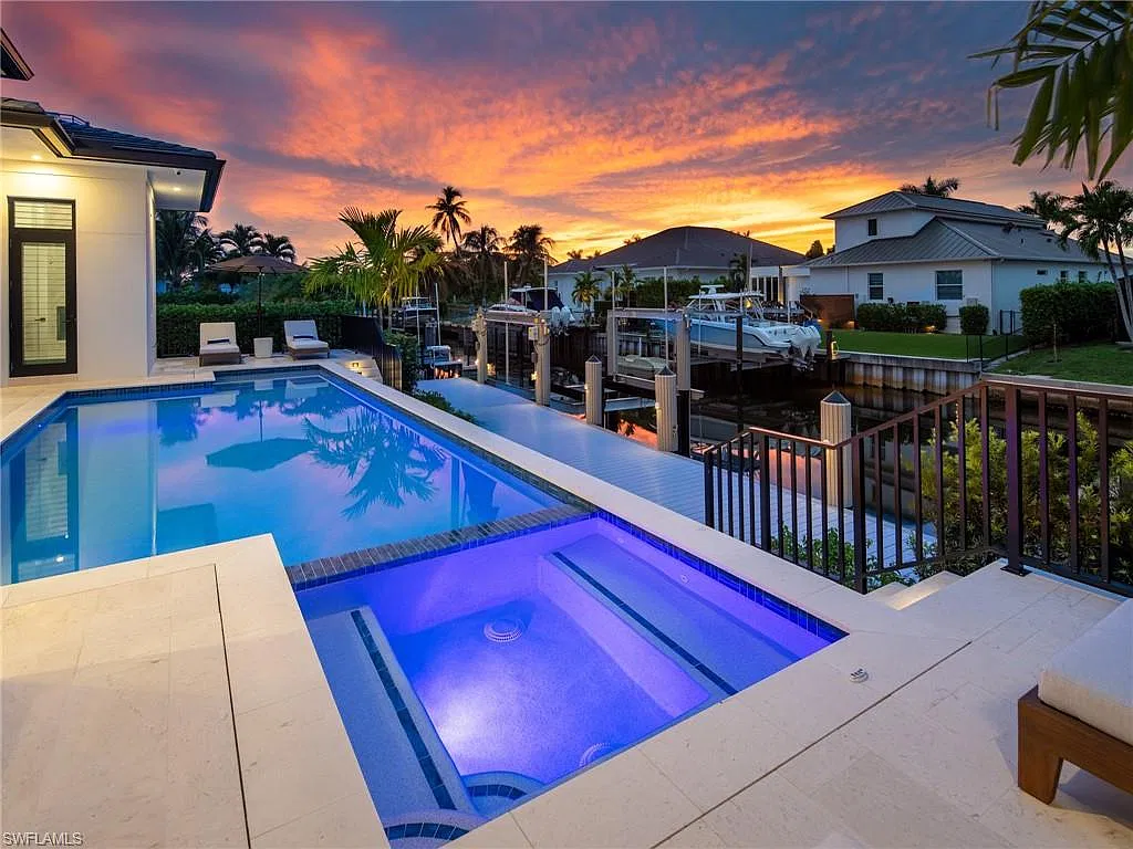 5 bed, 4.5 bath, 3592 sqft, $45,000 — Photo 2
