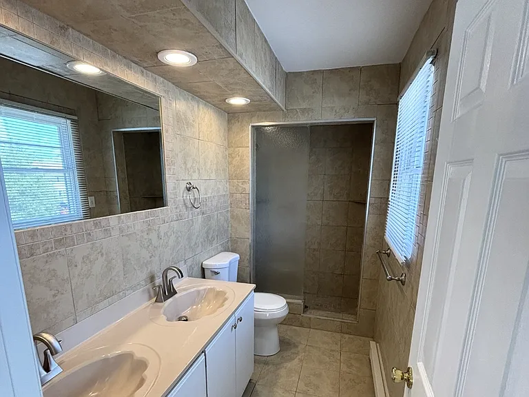 33 Lighthouse Dr #B — Photo 6