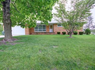 110 McKinley Dr, Mahomet, IL