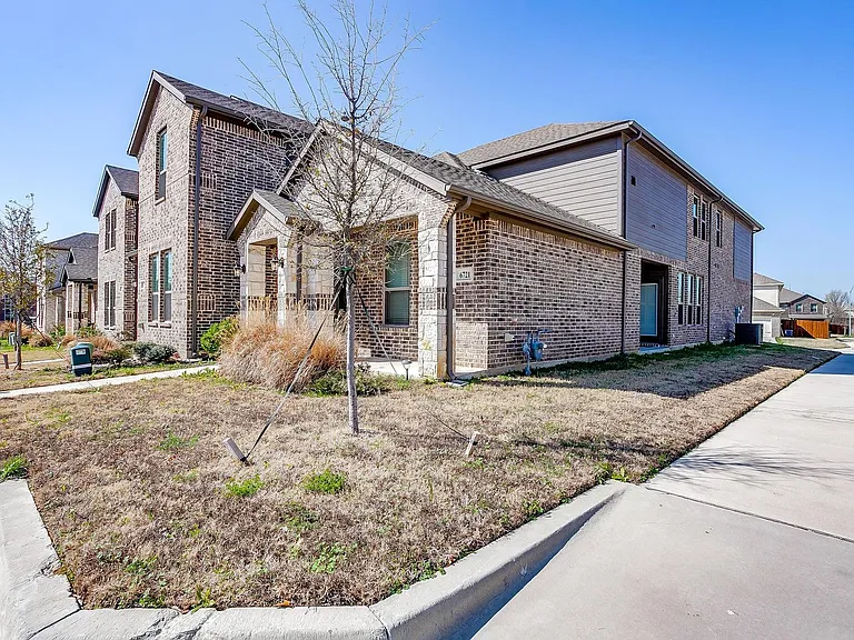 6721 Farsight Dr — Photo 3