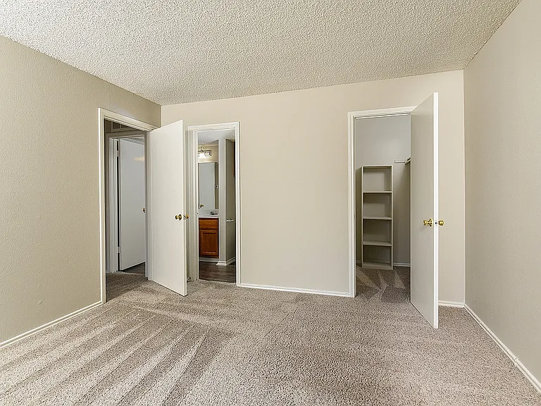 One Bedroom A2 - Bedroom with Large Closet