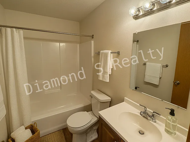 2214 N East Ave — Photo 23