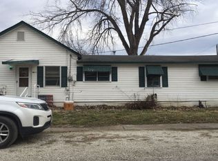 40 N 1st St, Hartsburg, MO 65039