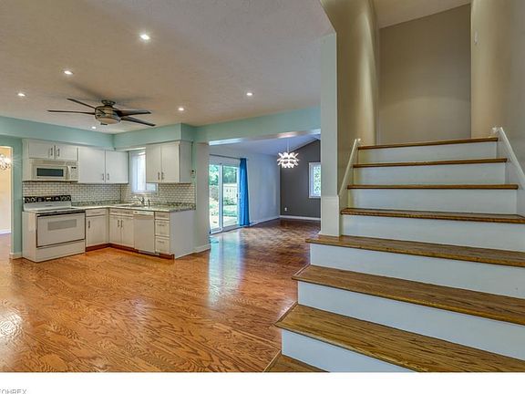 3rd image of 475 Catlin Dr