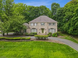 1 Edgewood Ct, North Caldwell, NJ 07006