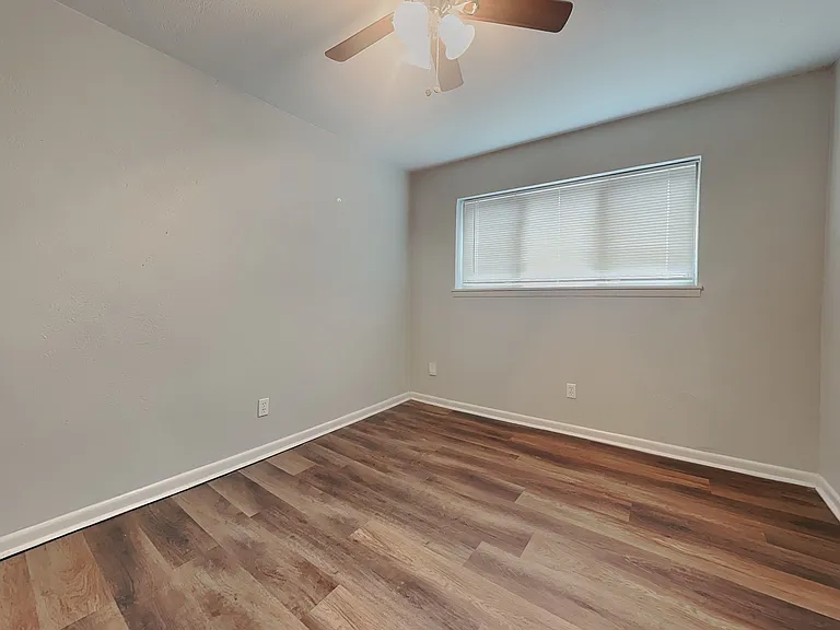 5244 Greene Ave — Photo 16