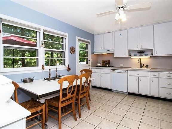 4th image of 36 Knollwood Dr