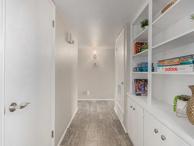 733 E Geneva Dr — Photo 12