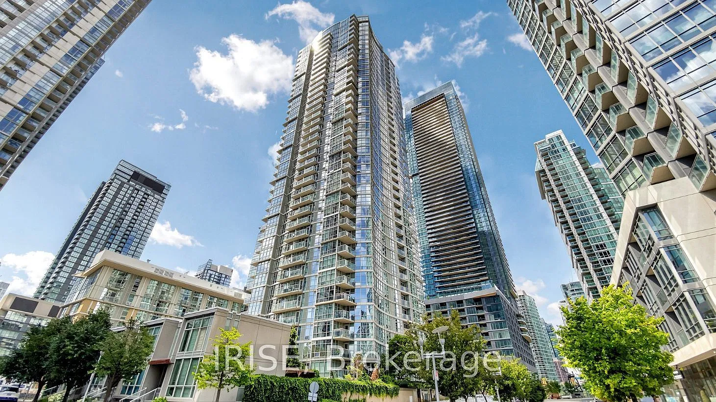 10 Navy Wharf Ct — Photo 2
