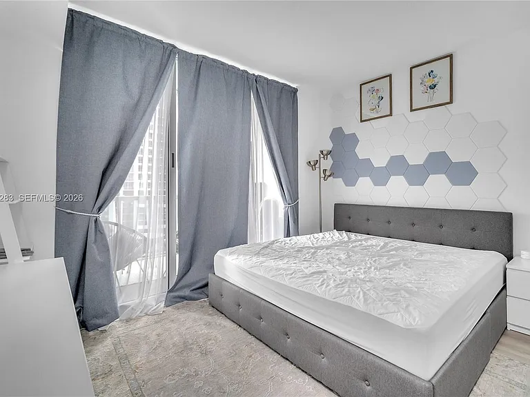 500 NE 29th St #905 — Photo 9