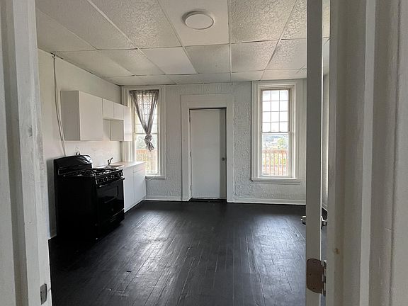4th image of 212-218 E 2nd St #7