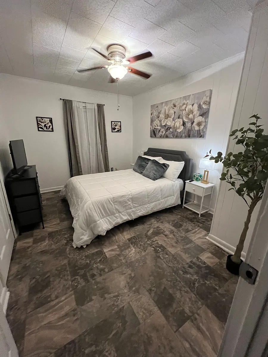 1st Bedroom - Lindsey Cir