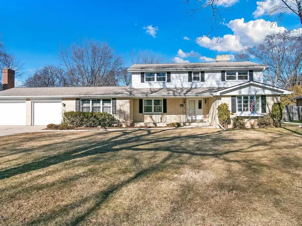 300 Roselawn Blvd, Green Bay, WI 54301