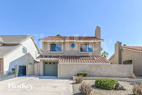 1742 La Cruz Dr Photo 1