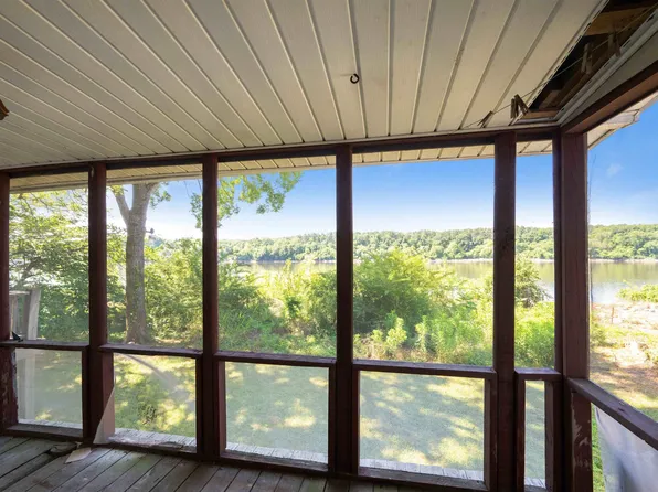 165 Arnold Ln, Savannah, TN 38372