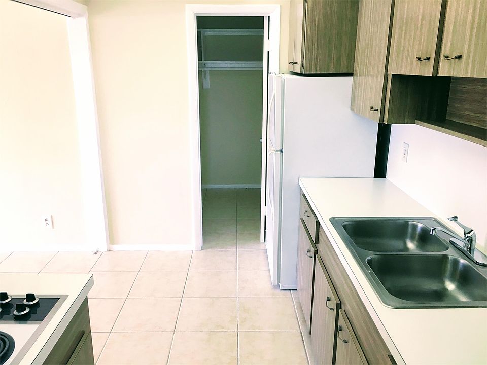 1st image of 2718 NE 14th St #4