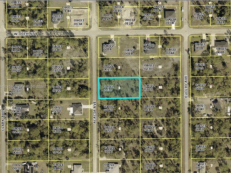 2nd image of 918 Acacia Ave