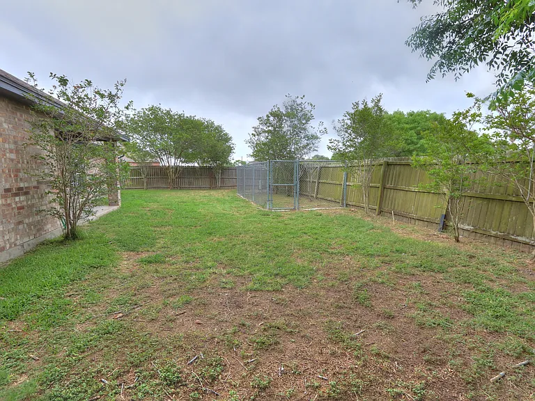 7714 Odessa Dr — Photo 36
