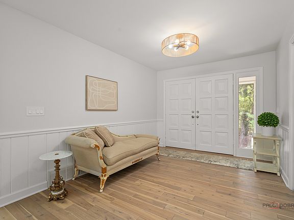 3rd image of 18 Alexandra Dr