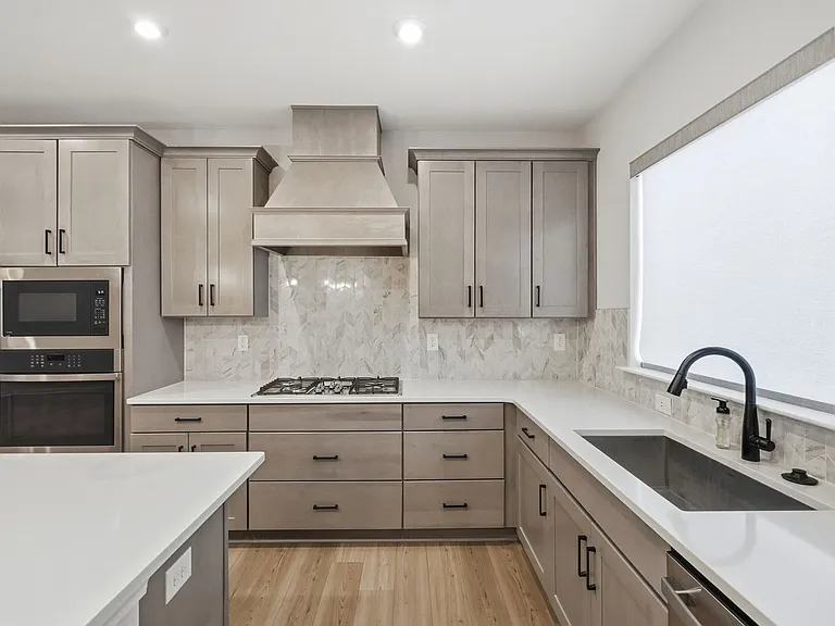 615 Myrick Aly — Photo 16