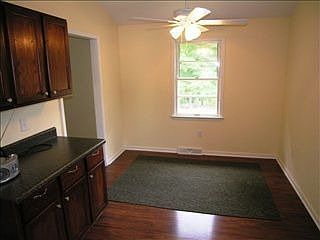 5th image of 208 W Yellow Wood Dr