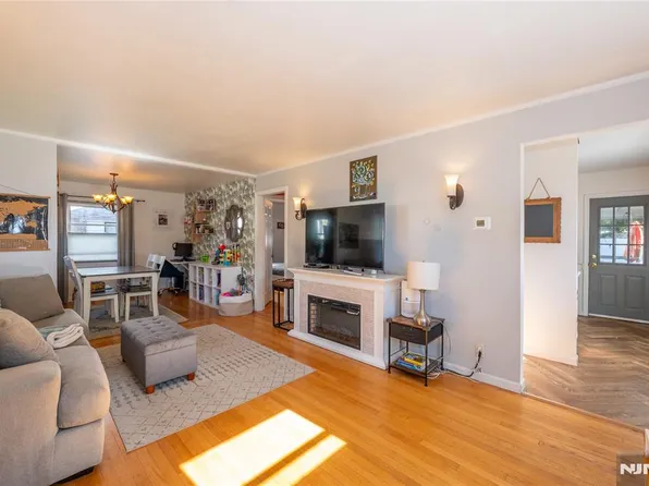 16-15 Well Dr, Fair Lawn, NJ 07410