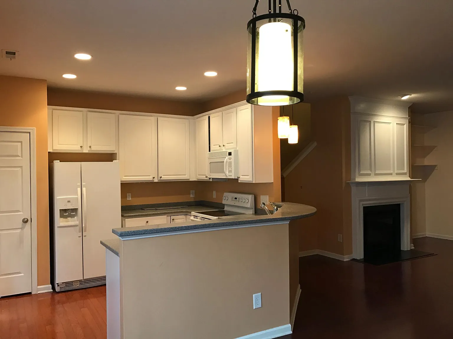 3 bed, 2.5 bath, 1620 sqft, $2,200 — Photo 4