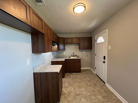 3rd image of 321 Elder Rd