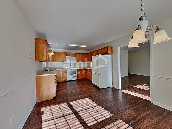 5th image of 1867 Longmont Dr