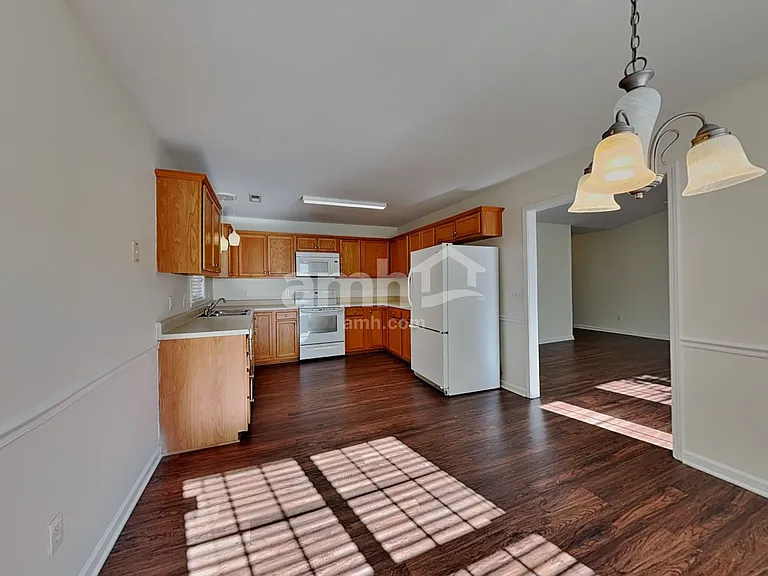 1867 Longmont Dr — Photo 5