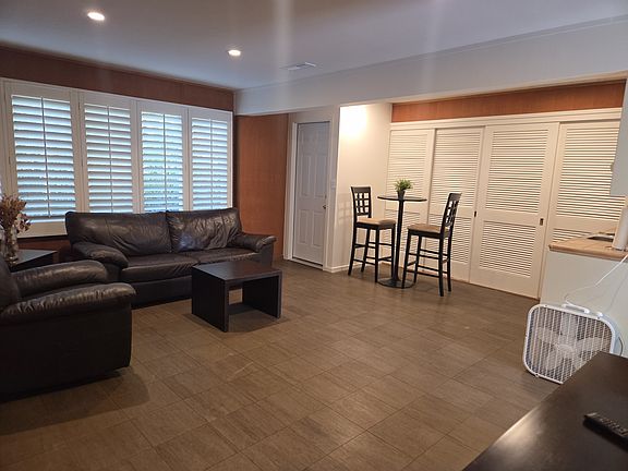 3rd image of 5 W Parnassus Ct #B