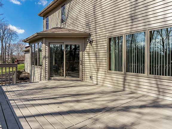 4th image of 3442 Valley Woods Dr
