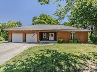 2 Sunset Dr, Lexington, MO 64067