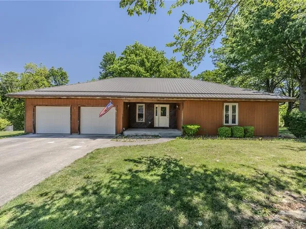 2 Sunset Dr, Lexington, MO 64067