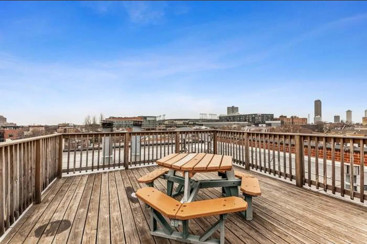 1 bed, 1000 sqft, $2,450 — Photo 4