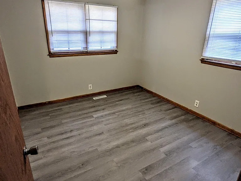 1367 N Morgantown Ave — Photo 5