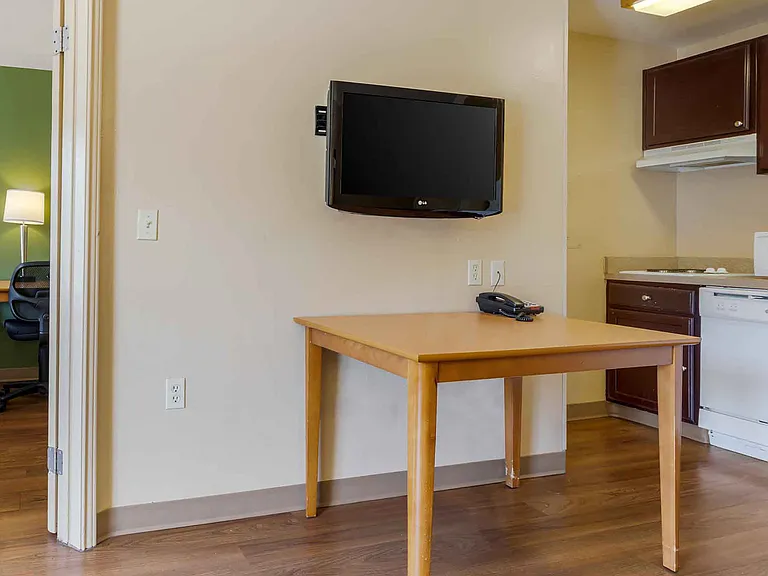 1 Bedroom Suite - 1 King Bed