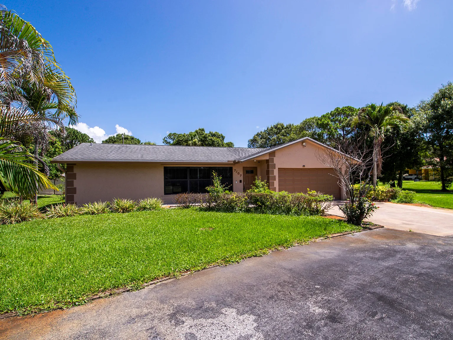 3 bed, 2.0 bath, 1492 sqft, $3,750 — Photo 4
