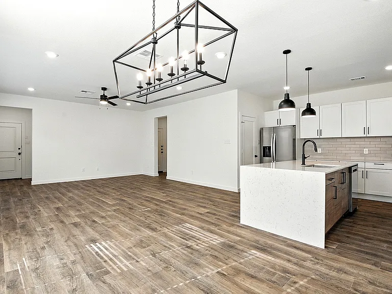 4A | 4 Bed / 2.5 Bath - Gourmet Kitchen