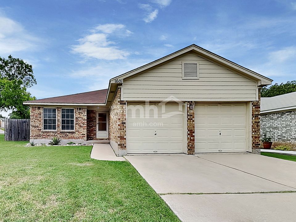 1st image of 1601 Carriage Hills Trl
