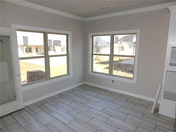 5th image of 296 Tartaglia Ave