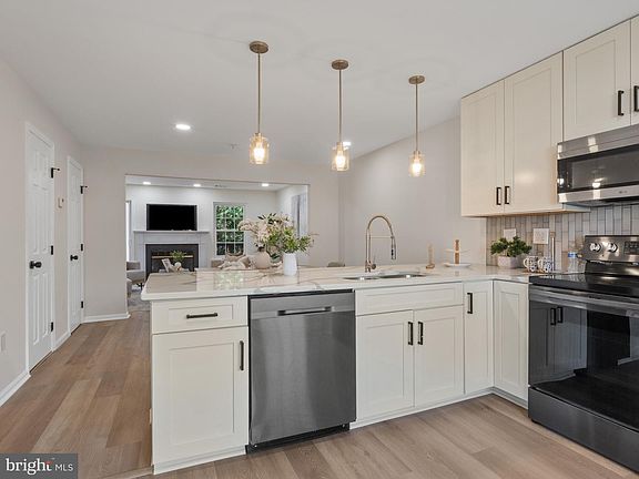 3rd image of 3749 Wilkinson Dr #303