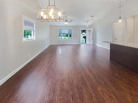 3rd image of 4870 Midlane Dr