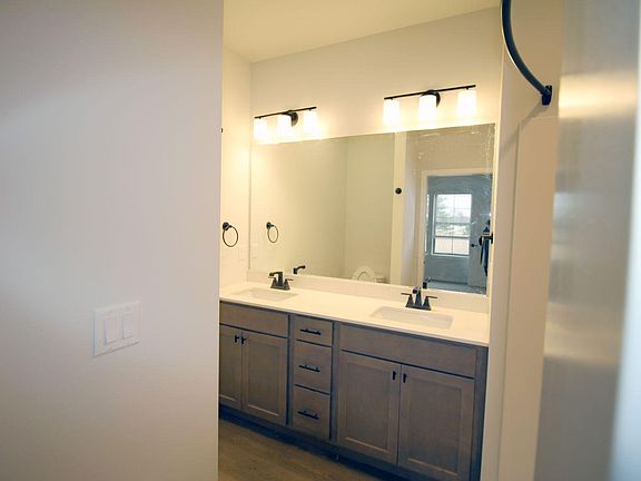 5th image of 2303 E Rocky Ln