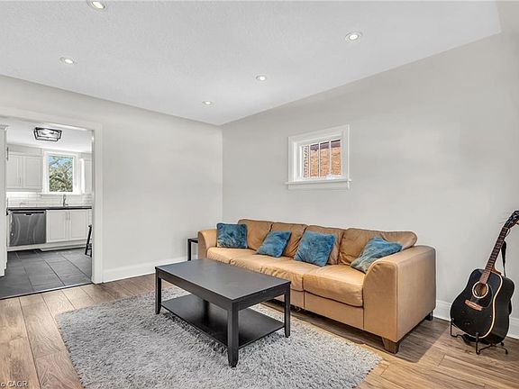 5th image of 9 Dunbar Rd S
