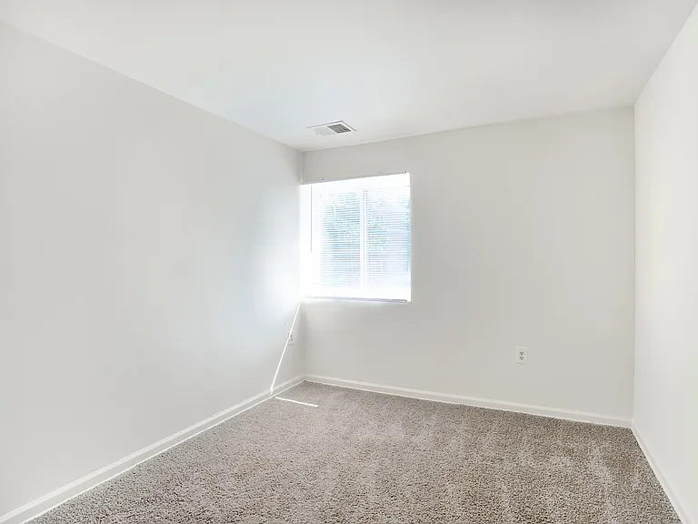 Highland Terrace Apartments — Photo 11