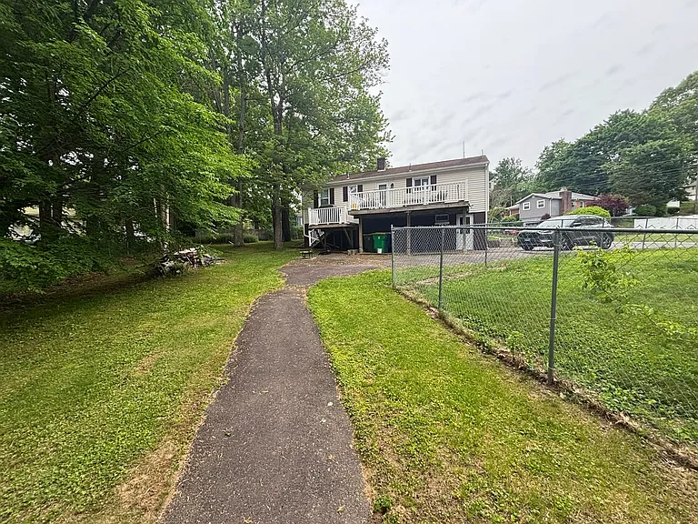 181 Hubbell Ave — Photo 2