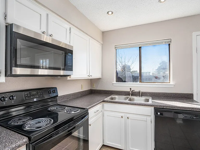 3301 Aurora St #D — Photo 10