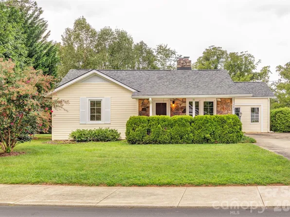 103 S Main St, Weaverville, NC 28787