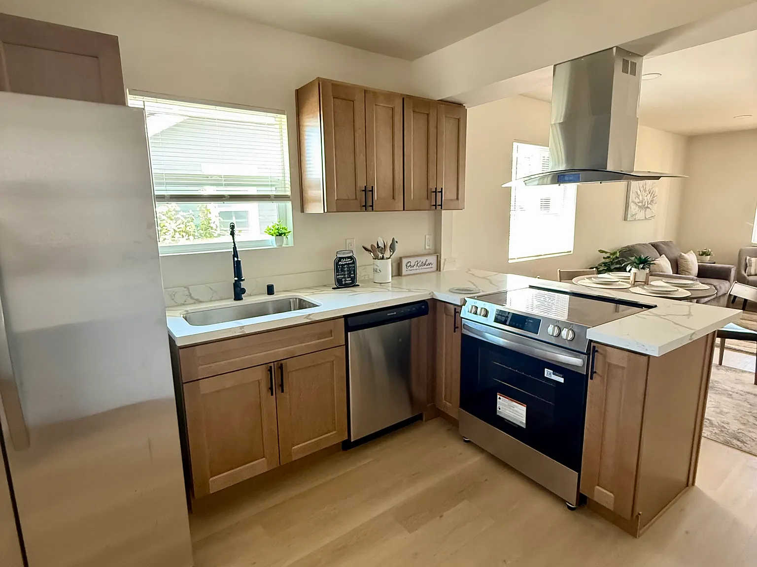 3 bed, 1.5 bath, 1000 sqft, $2,900 — Photo 3